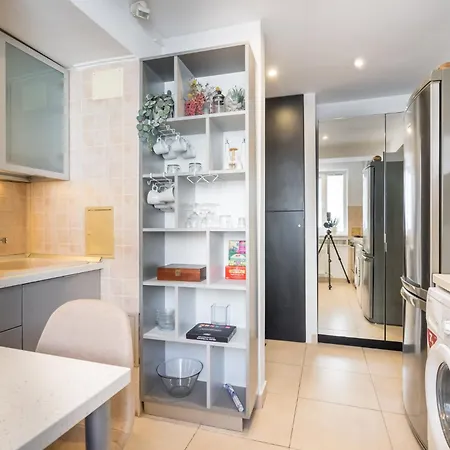 Shangri La Apartment *