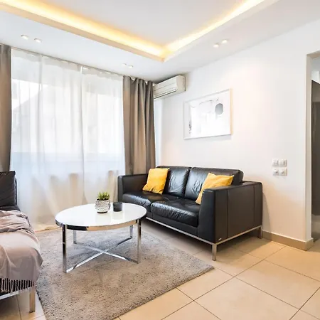 Shangri La Apartment *